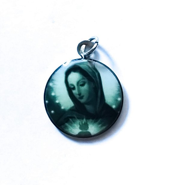 Medalha resinada Nossa Senhora Chama de Amor (2,5 cm)