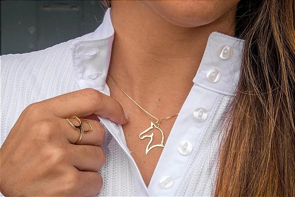 Colar cavalo vazado ouro 18k