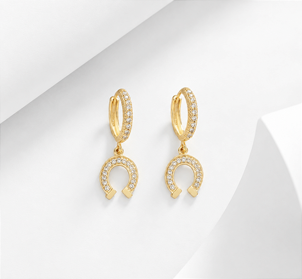 Brinco argola ferradura zircônia cravejada prata 925 banho de ouro 18k