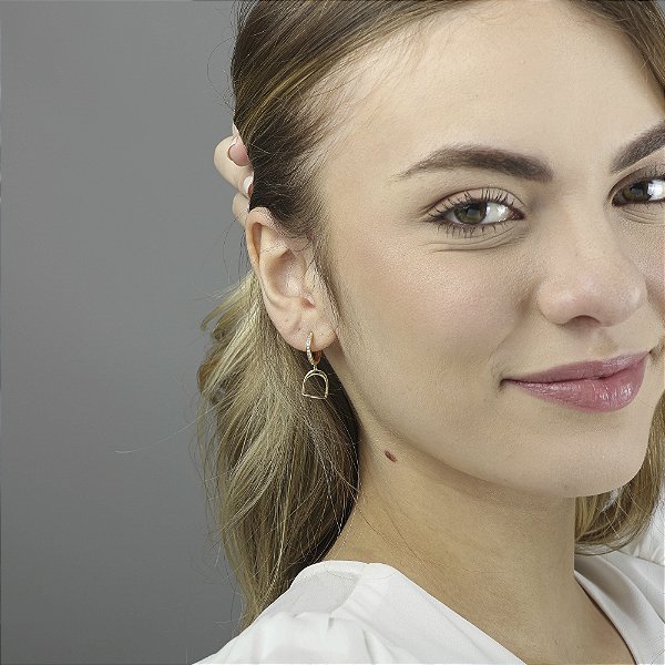 Brinco  argola  estribo prata 925 banhado ouro 18k.