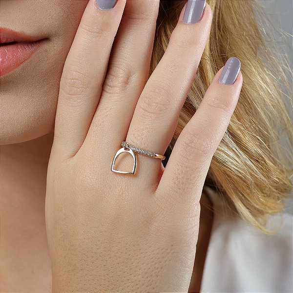 Anel pingente  estribo zircônia cravejada prata 925 banhado ouro 18k.