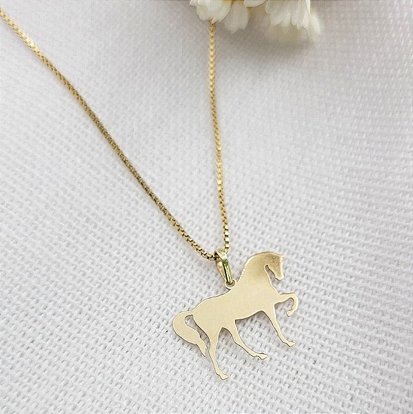 Colar cavalo em ouro 18k.
