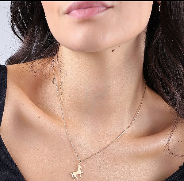 Colar cavalo prata 925 banhado ouro 18k.
