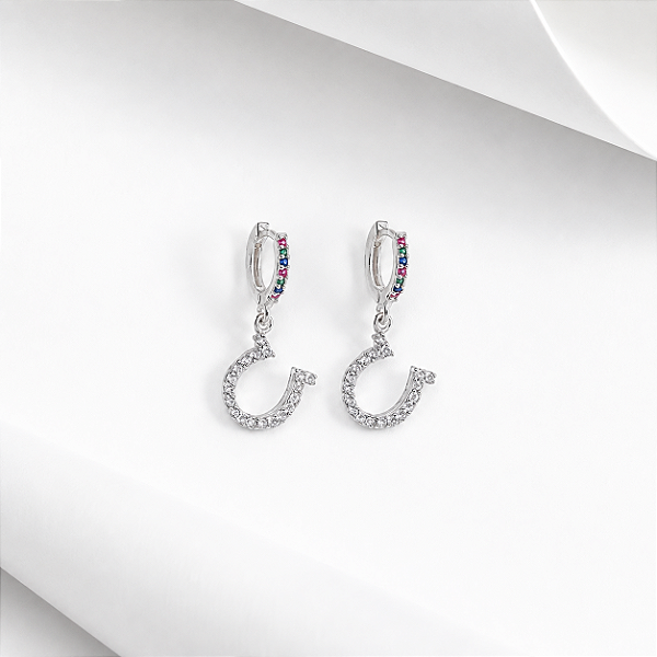 Brinco argola ferradura ponta quadrada zirconia cravejada prata 925.