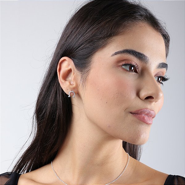 Brinco ferradura ponta quadrada zirconia cravejada prata  925