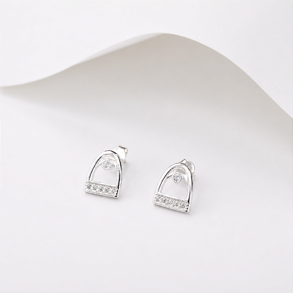Brinco Estribo ponto de luz zirconia cravejada prata 925