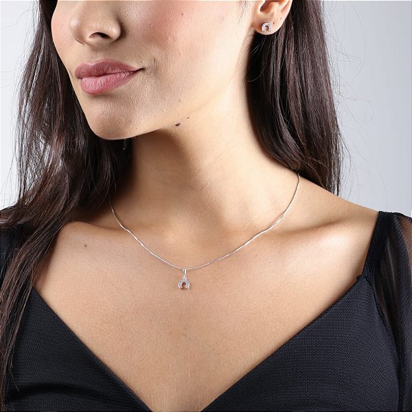 Brinco ferradura zircônia  cravejada  prata 925