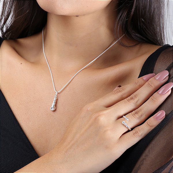 Colar pata cavalo cravejado prata 925