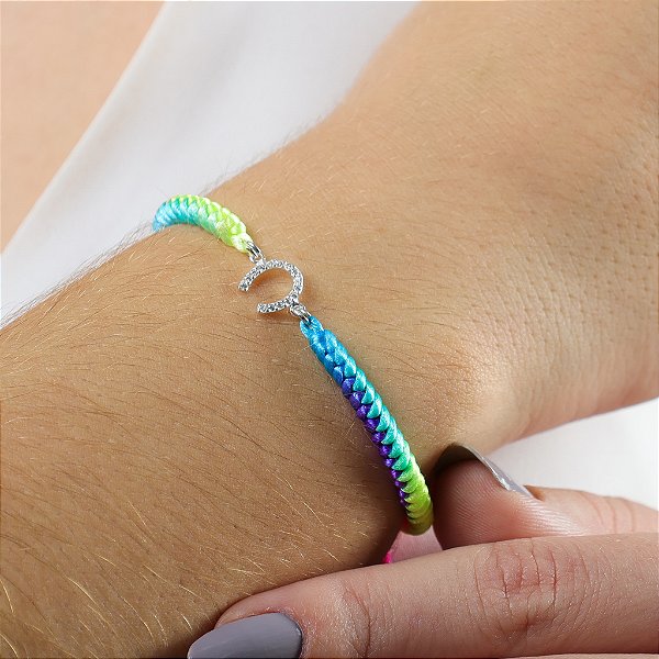 Pulseira macramê arco iris ferradura  zirconia  rosa bebê  prata 925