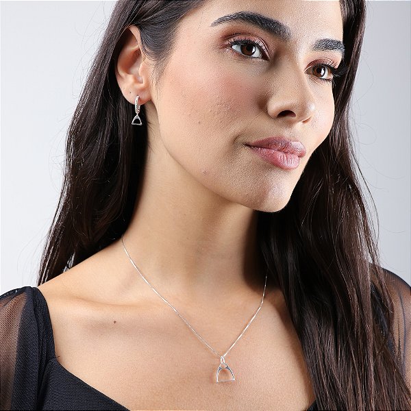 Colar estribo prata 925