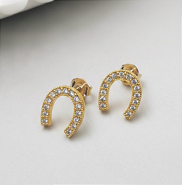 Brinco ferradura zircônia cravejada prata 925 banhado a ouro