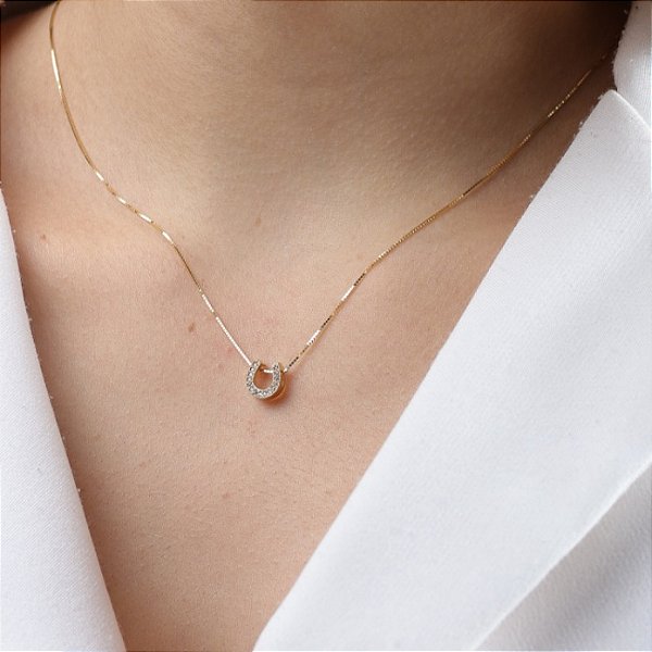 Colar ferradura zirconia cravejada ouro 18k