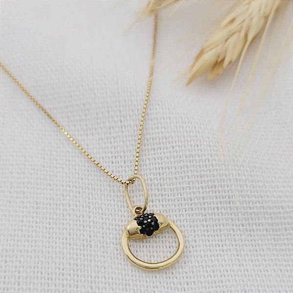 Cola meio bridão zircônia negra em ouro 18k