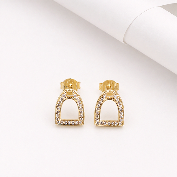 Brinco estribo cravejado prata 925 banhado a Ouro