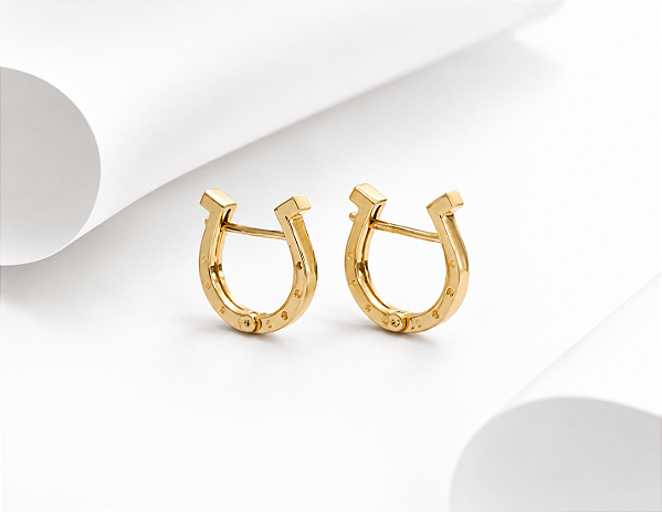 Brinco argola ferradura prata 925 banhado a ouro 18k.