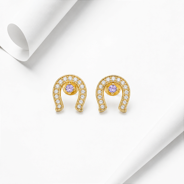 Brinco ferradura ponto luz lilas prata 925 banhado a ouro 18k.