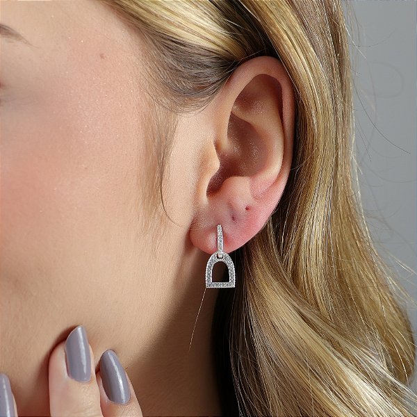 Brinco estribo articulado zircônia cravejada  prata 925