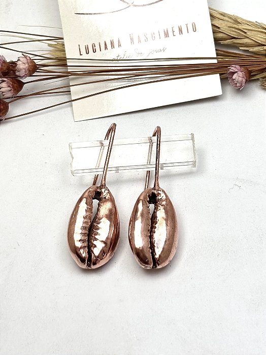 Brinco Concha em Cobre e Búzio Natural