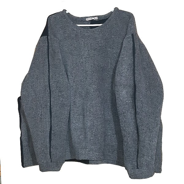 Blusa de Malha Bouclê Peluciada Tamanho G4 com recortes Plus Size