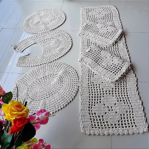 Jogo de Passadeira Rosa 3 Peças + Jogo de Banheiro de Crochê - Cor Cru