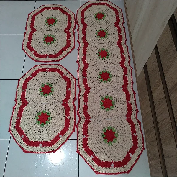 Jogo de Passadeira 3 Peças de Crochê Modelo Trapézio - Cor Vermelho