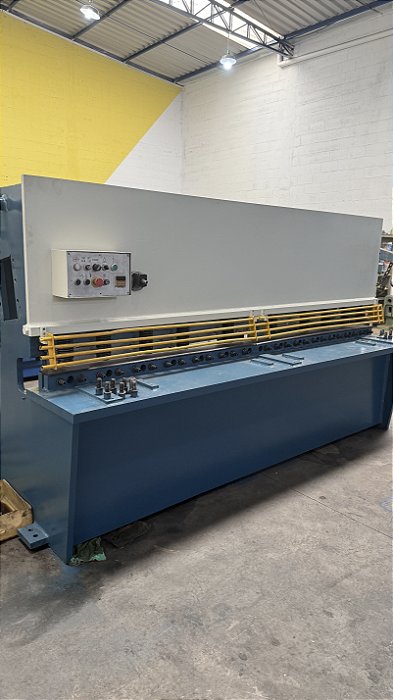 Guilhotina Hidráulica QC12Y 6mm x 2500mm