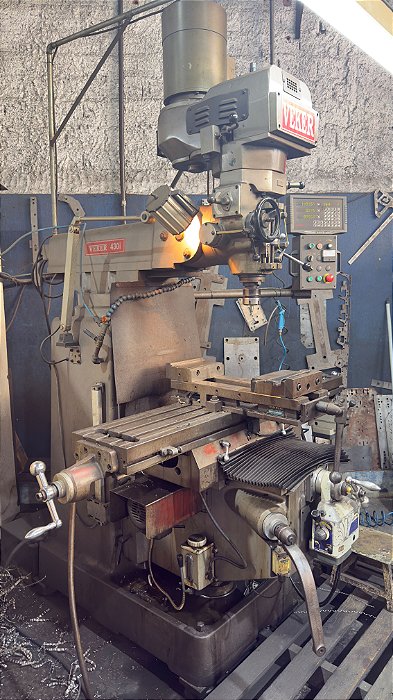 Fresadora Ferramenteira ISO 40 - VK 430i digital SDS2MS VEKER
