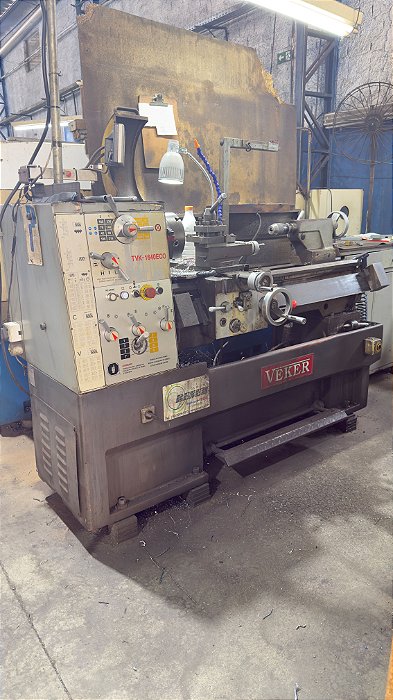 Torno Mecânico 1000mm x 410mm com digital TVK 1640ECO VEKER