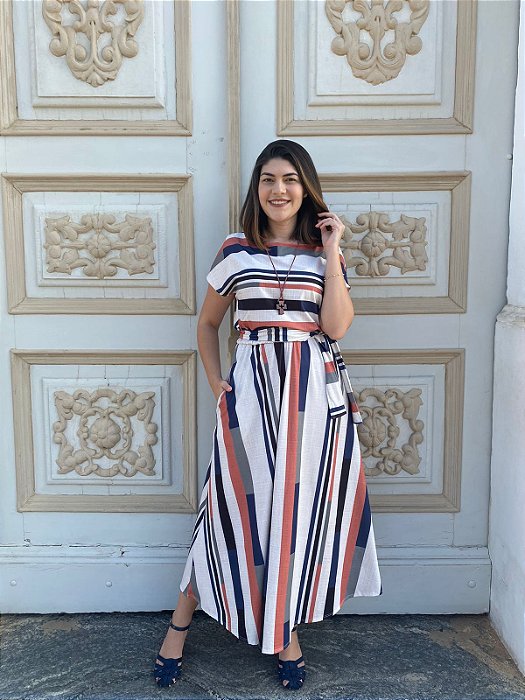 Vestido listrado com bolsos