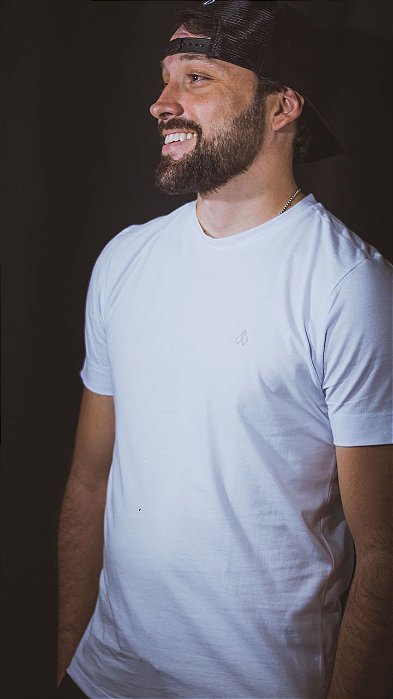Camiseta masculina Yolo 21 (Logo no peito)