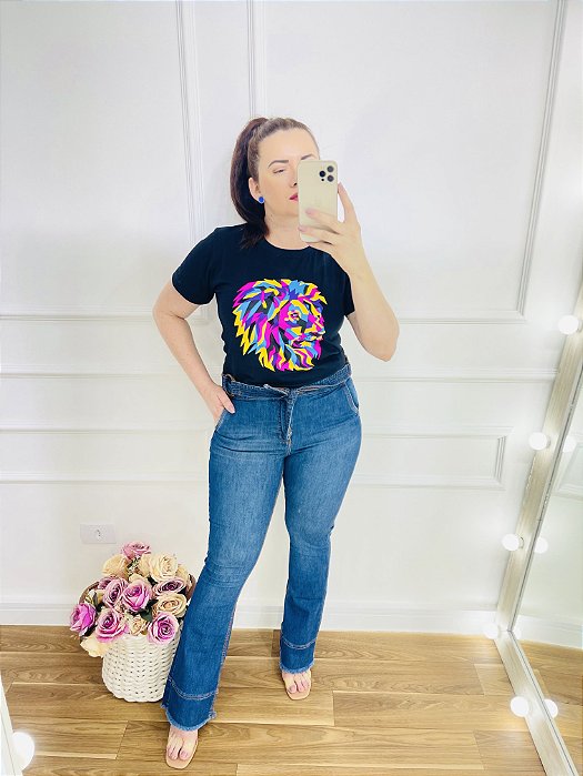 T-shirt preta leão