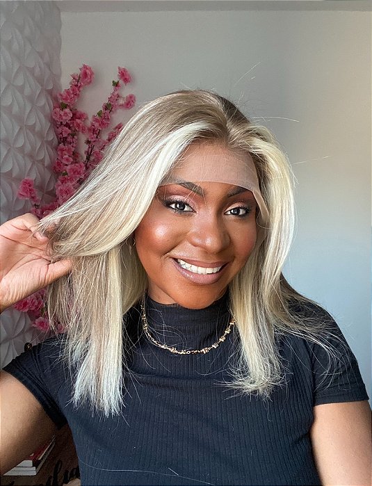 Lace Humana Platinada 40cm com raiz esfumada e mecha destaque