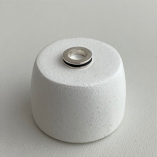 Berloque Prata Separador Preto Neon