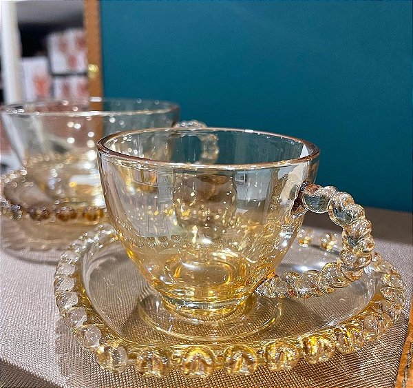 Xícara para Café Âmbar de Cristal com Pires em Formato de Coração
