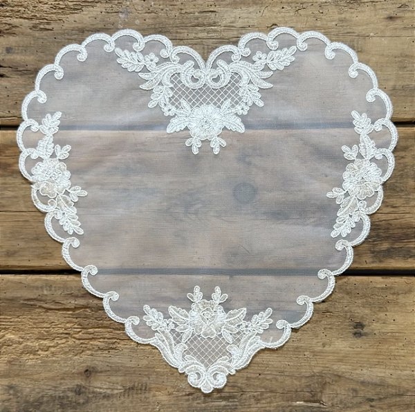 Lugar Americano Branco Coração Tule e Renda 43,5 x 42,5cm