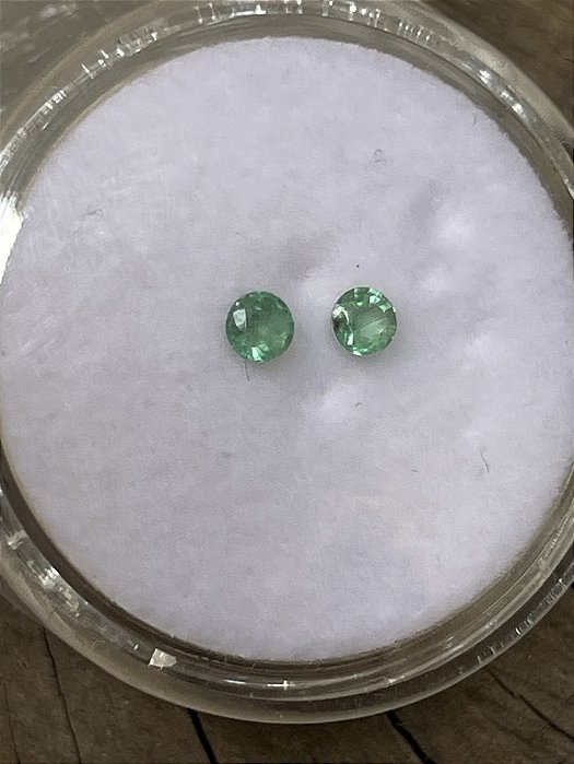Par de esmeralda 3mm para chevalier
