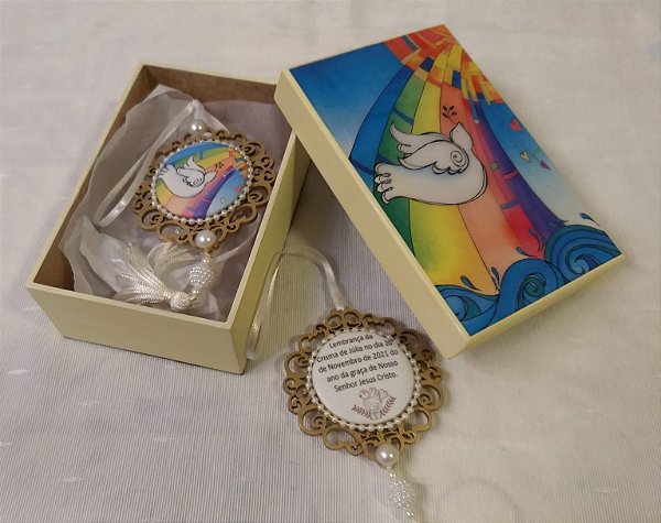 Caixa infantil e medalha do Espírito Santo