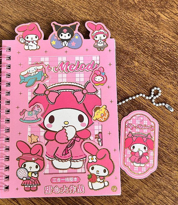 CADERNO DE ADESIVOS + CHAVEIRO PERSONALIZÁVEL MÉDIO SANRIO