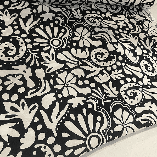 Tecido Viscose Estampada - Floral Abstrato Preto e Branco - 1,47m de Largura | Leveza, Frescor e Caimento Fluido