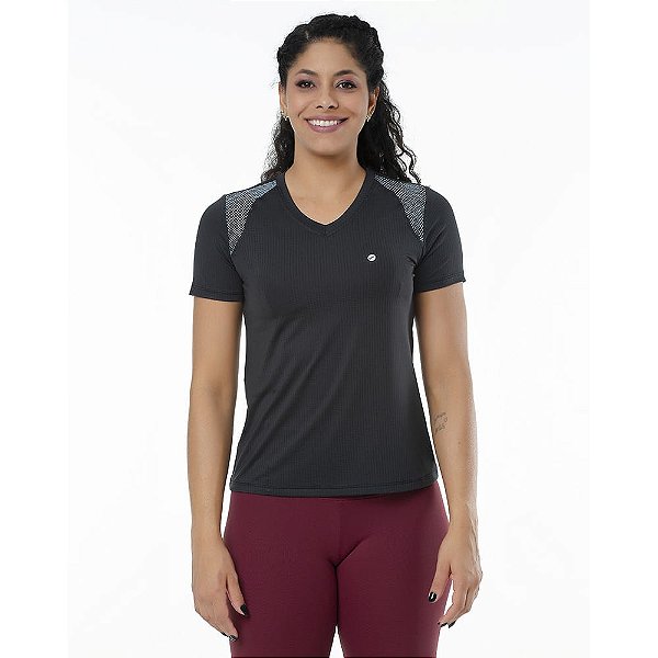 Camiseta Feminina com Recortes nos Ombros e Estampa Digital
