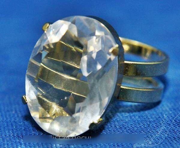 Anel Especial Cristal Cabochão Facetado na Garra Dourado