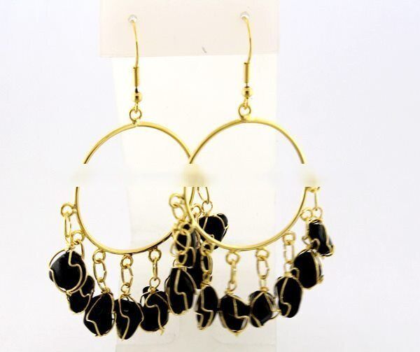 Brinco Argola com Pedra Turmalina Preta Preso Gaiola Dourado