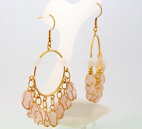 Brinco Argola com Pedra Quartzo Rosa Preso na Gaiola Dourado