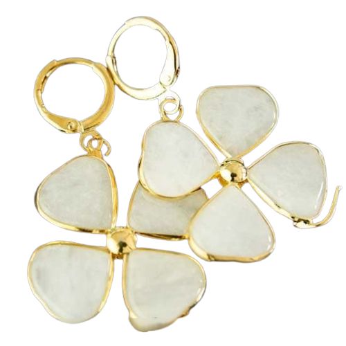 Brinco Trevinho da Sorte Pedra Quartzo Leitoso Dourado