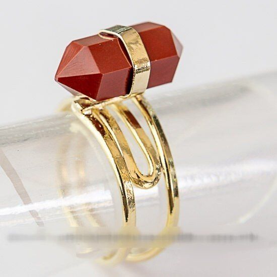 Anel Micro Pontinha Jaspe Vermelho Bi Ponta Ajustavel Dourado