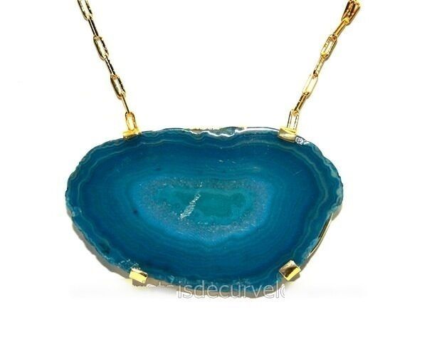 Colar Chapa de Agata Azul Montagem Horizontal Dourado