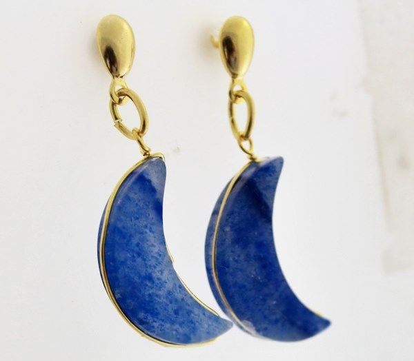 Brinco Meia Lua Quartzo Azul Ranhurado Tarraxa Dourado