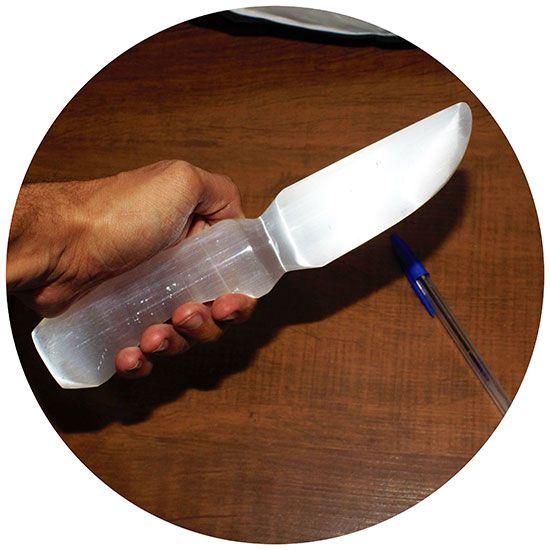 Adaga ou Athame Faca Pedra Selenita Branca Esotérico