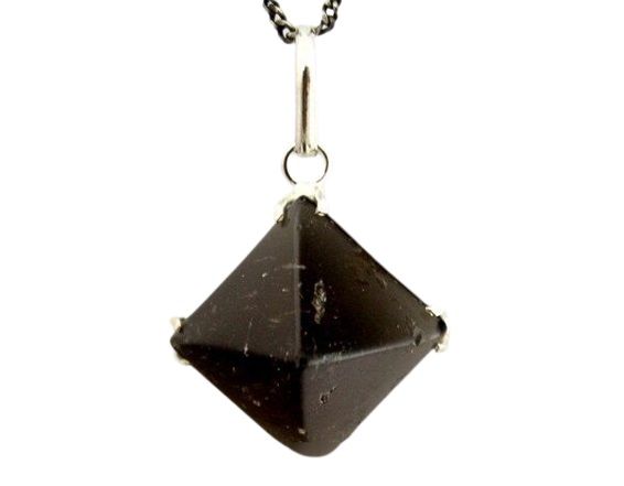 Colar Pirâmide Pedra Quartzo Fumê Natural Garra Prata 950