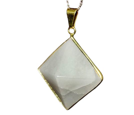 Colar Pirâmide Pedra Quartzo Leitoso  Castoação Dourado